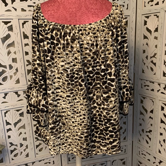 Unique Spectrum Tops - BUY NOW PRICE! BLACK & CREAM SHORT SLEEVE TOP